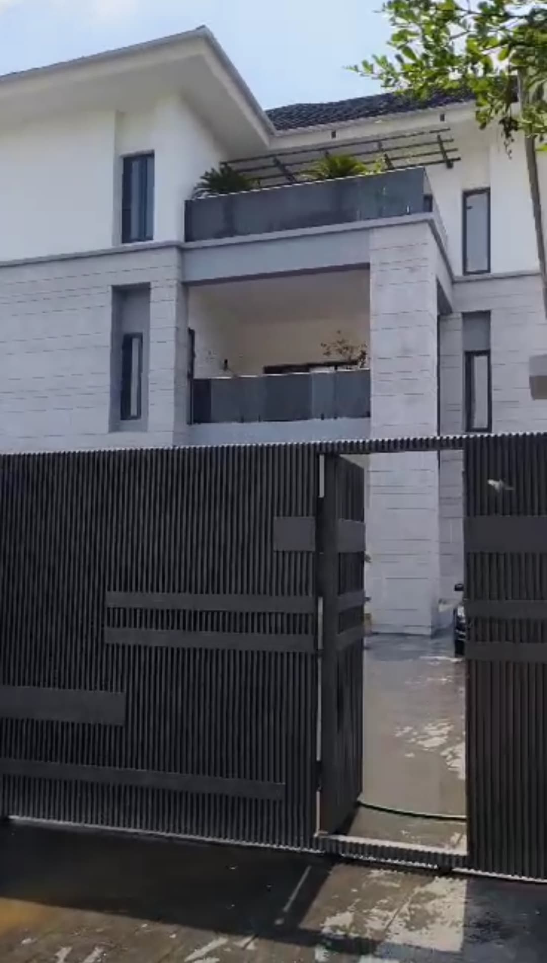 7 bed room mansion with a fully smart home automated for sale