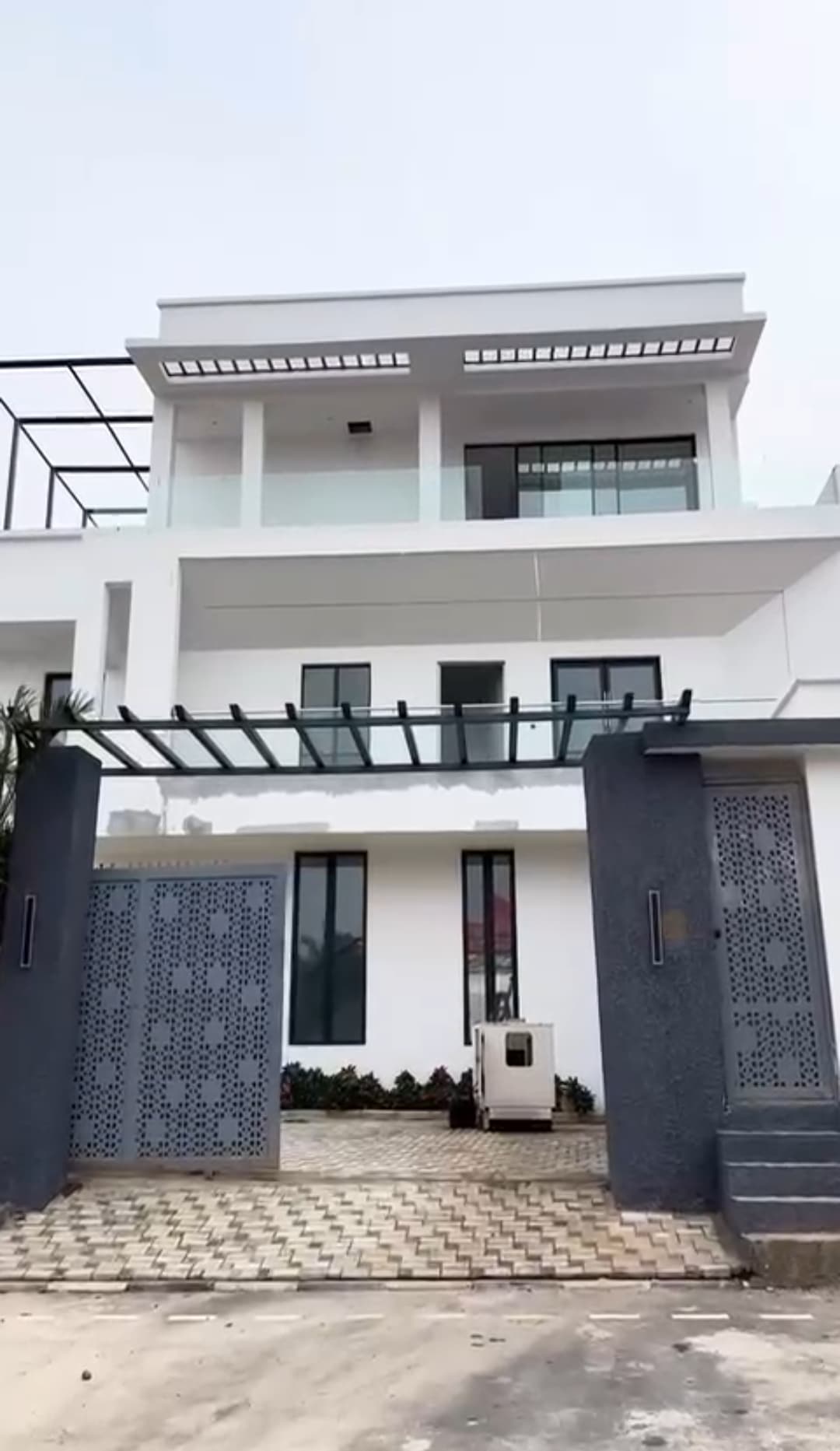 Luxurious Detached Mansion in Maitama Main.