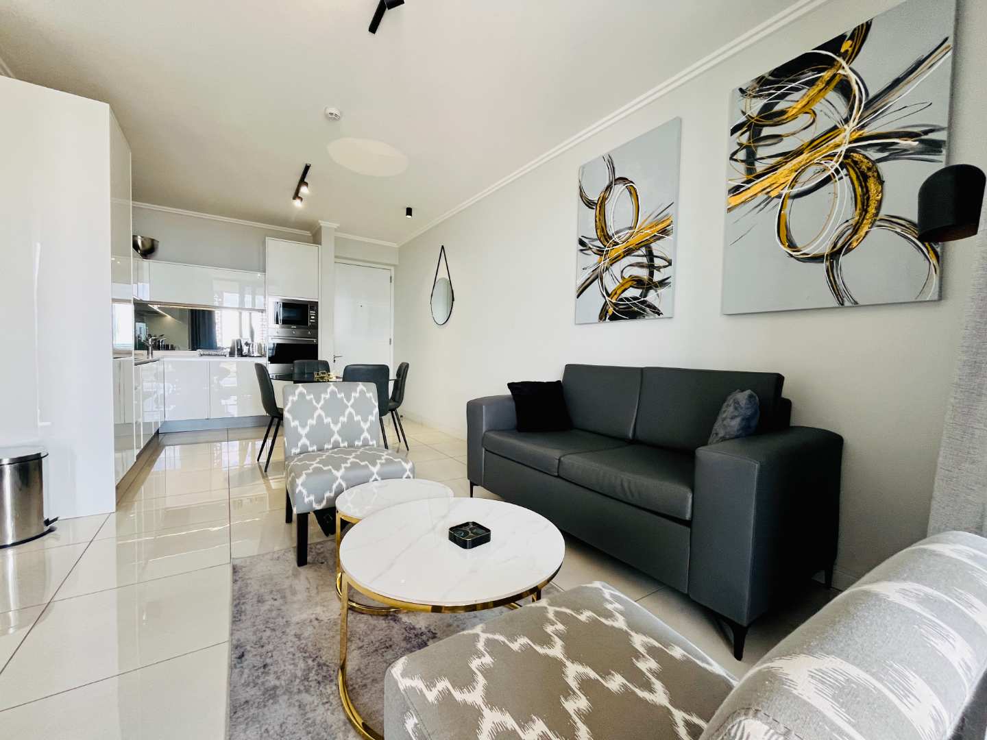 Luxurious fully furnished one bedroom apartment for sale at Ellipse - Image 3