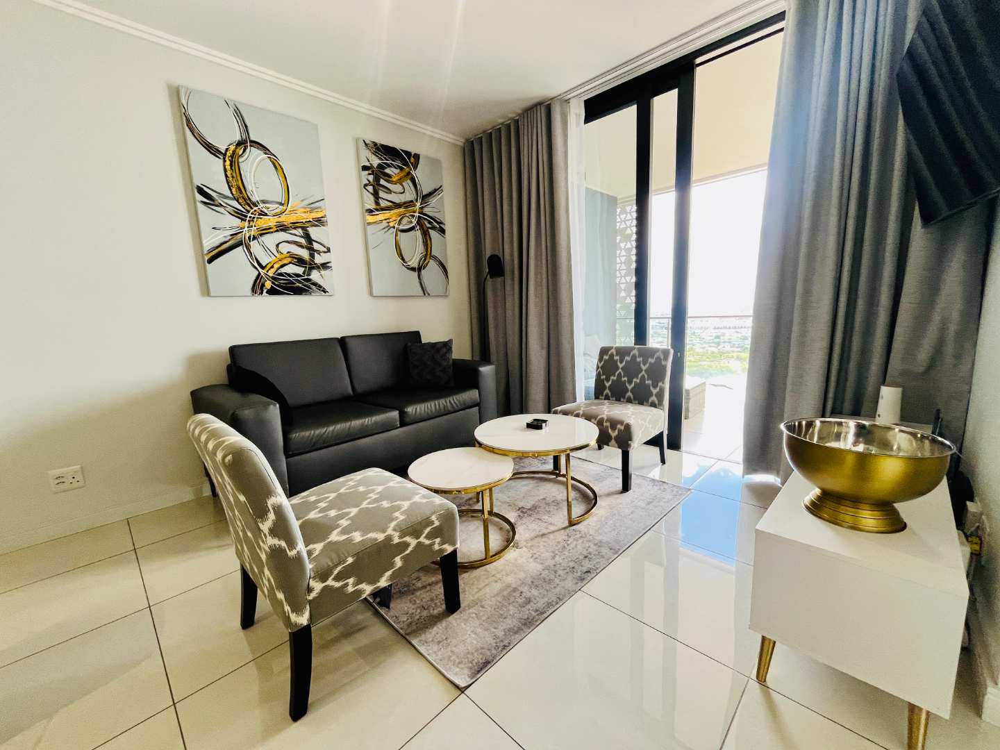 Luxurious fully furnished one bedroom apartment for sale at Ellipse - Image 4