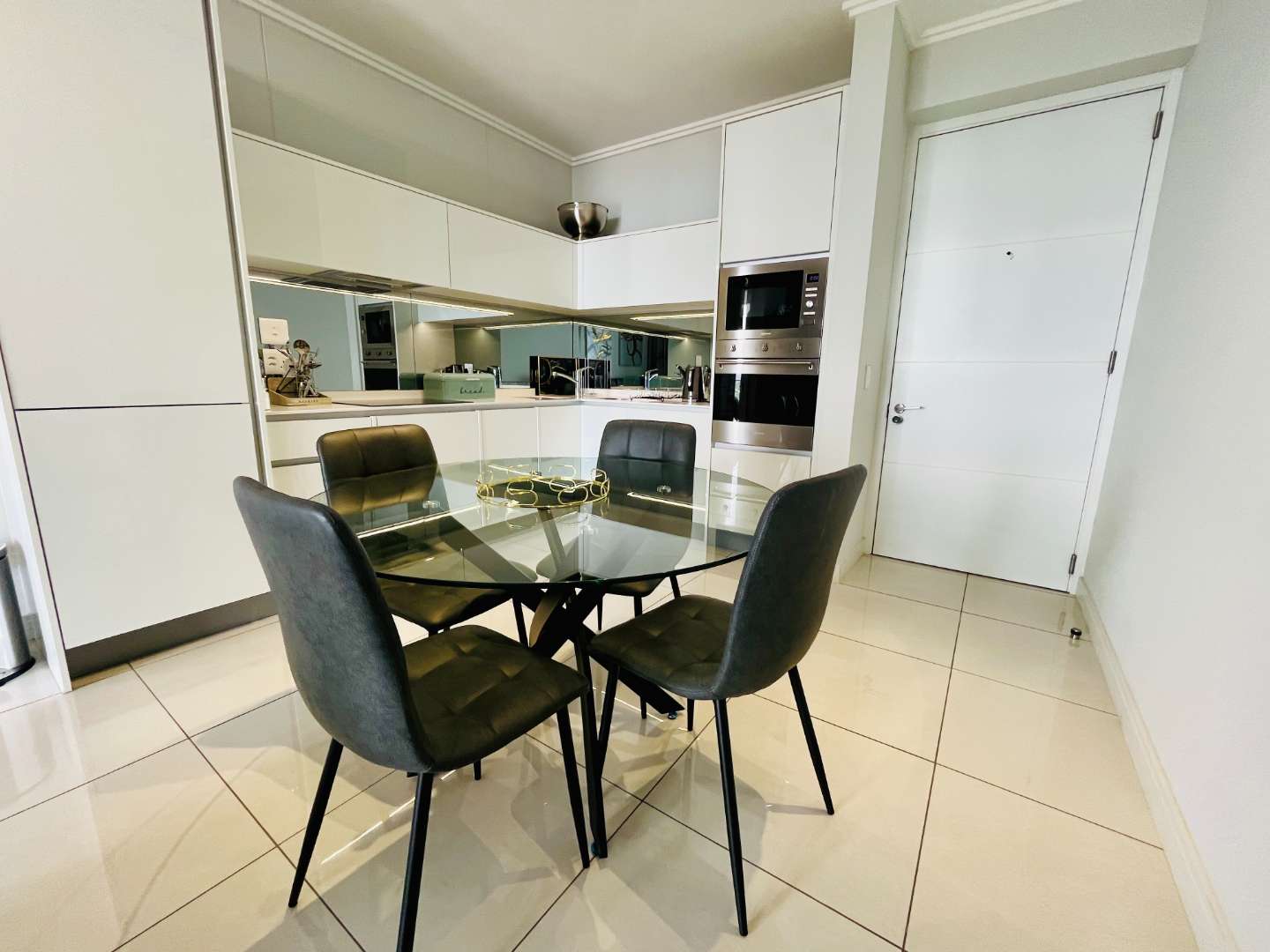 Luxurious fully furnished one bedroom apartment for sale at Ellipse - Image 5